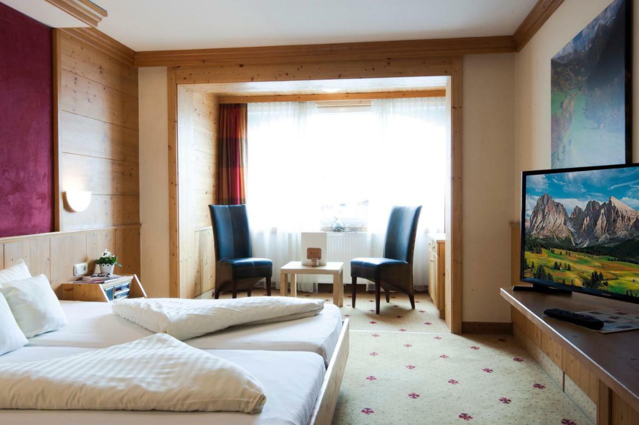 Familienhotel Alpina All Inklusive ヴェンス エクステリア 写真